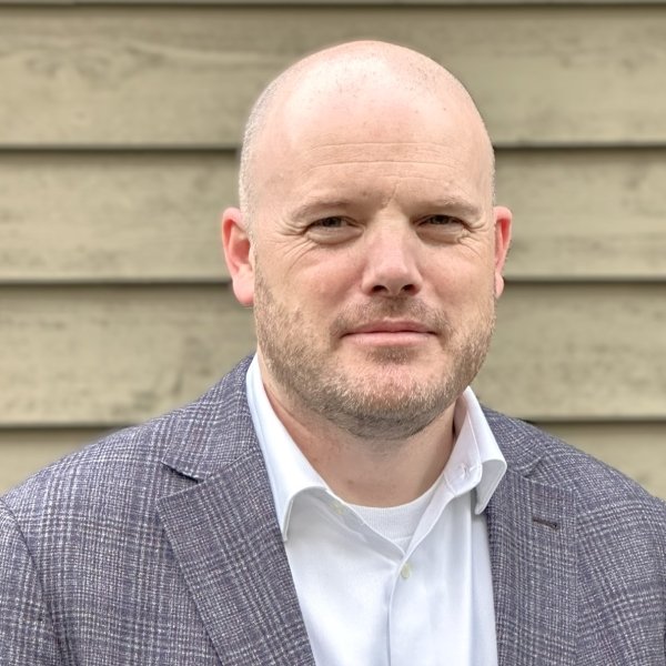 Troy Buer headshot